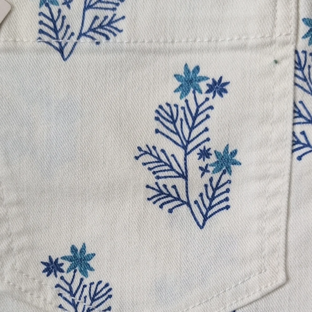 New Pilcro Anthroplogie White Blue Floral Denim High-Waist Button Fly Shorts 27 - Picture 5 of 6